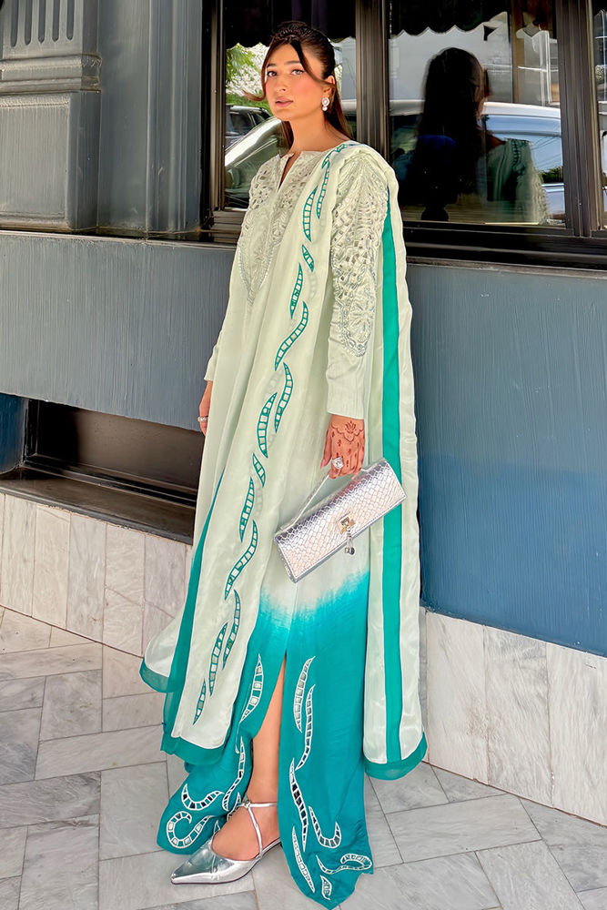 Picture of Zainab Abbas in Caelina