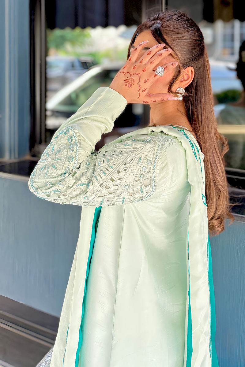 Picture of Zainab Abbas in Caelina