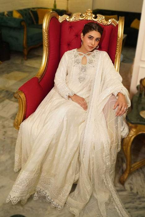 Amra in Rhea